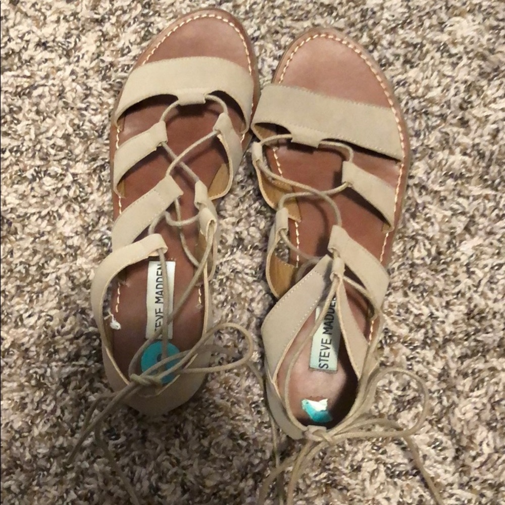 Steve Madden size 8 tan lace up sandals